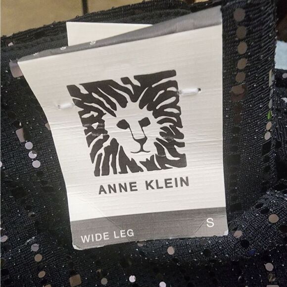 Anne Klein - Picture 15 of 15